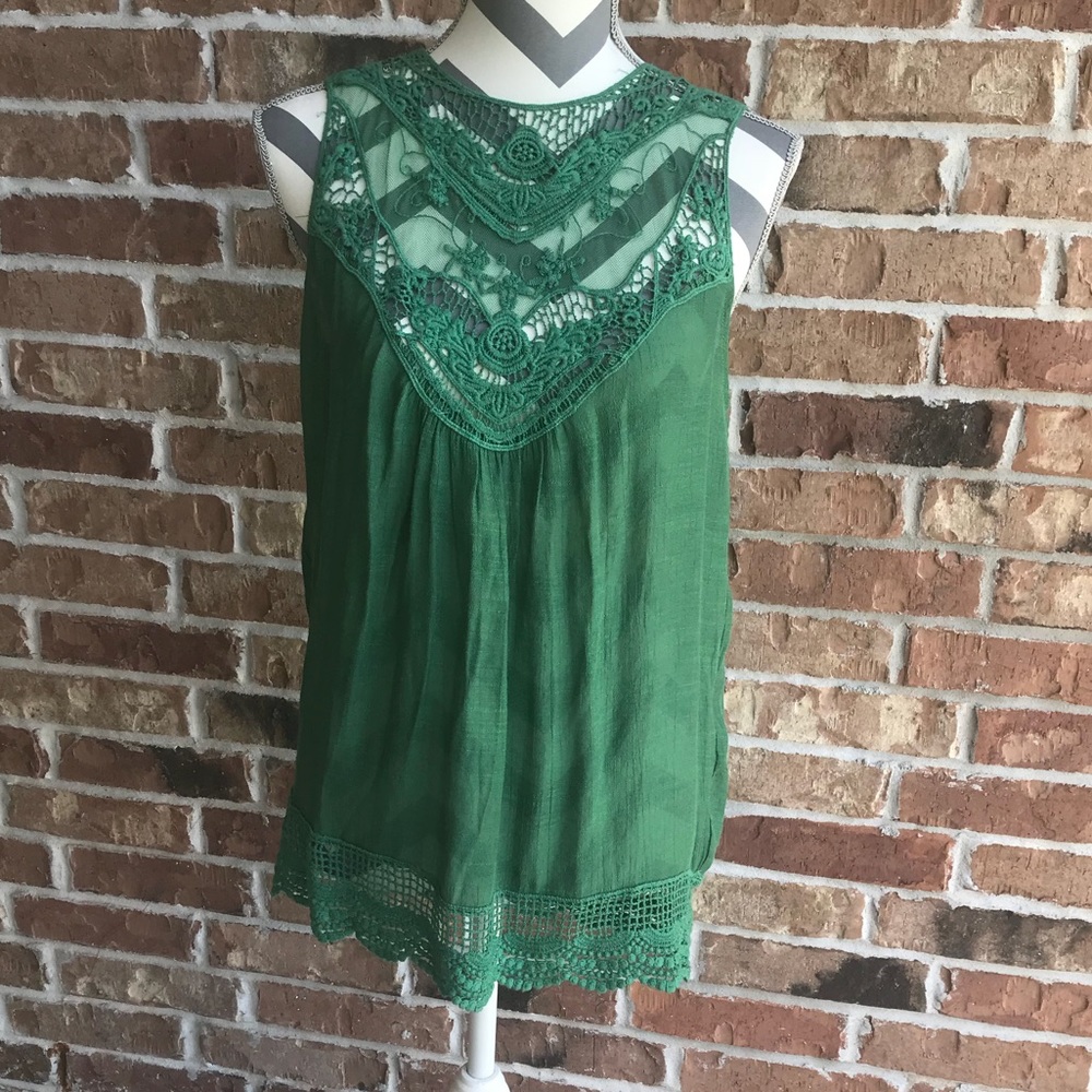 New medium entro lace top